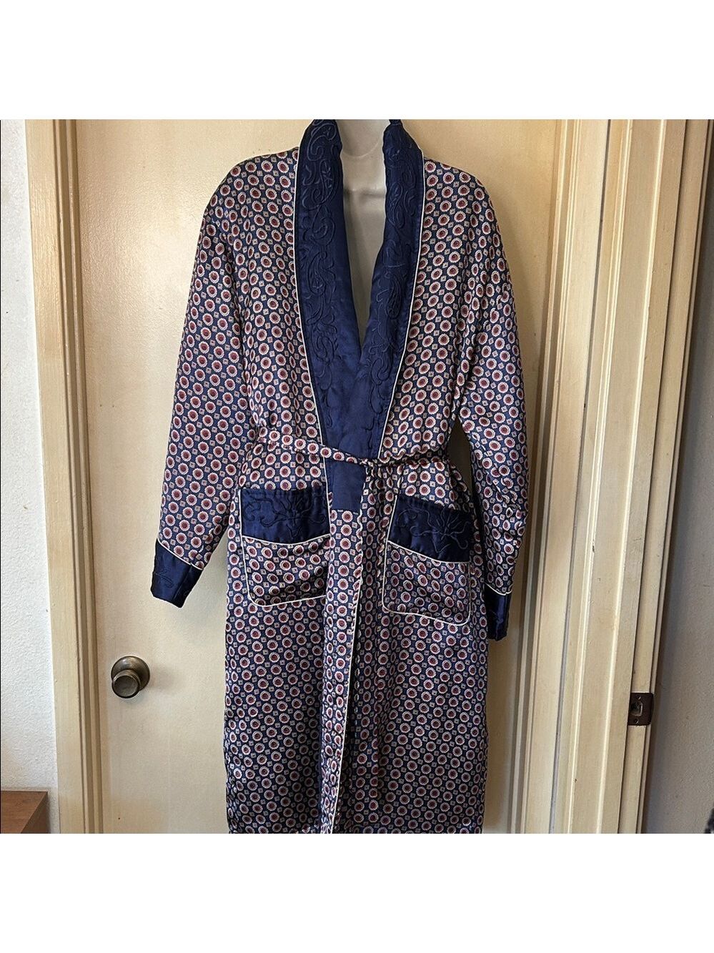 Jiangnan China Men’s Navy and Red Patterned Quilted Robe size L